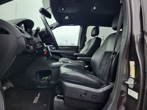 Used 2014 Dodge Grand Caravan SXT image 13