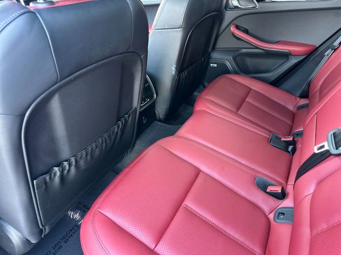 Used 2022 Porsche Macan S AWD/4WD image 13
