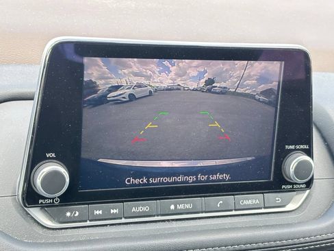 Used 2023 Nissan Rogue SV FWD image 8