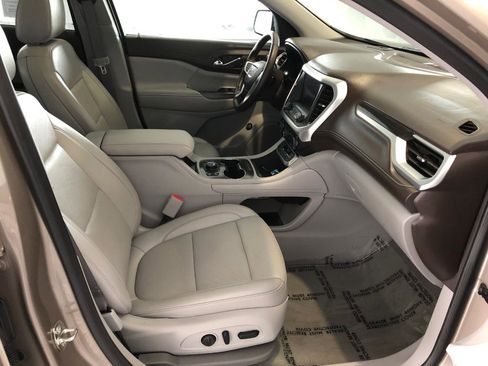 Used 2023 GMC Acadia SLT w/ Preferred Package image 13