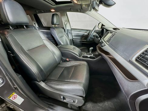 Used 2018 Toyota Highlander XLE image 33