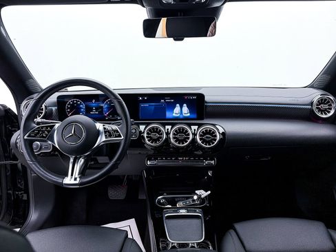 Used 2024 Mercedes-Benz CLA 250 4MATIC image 27