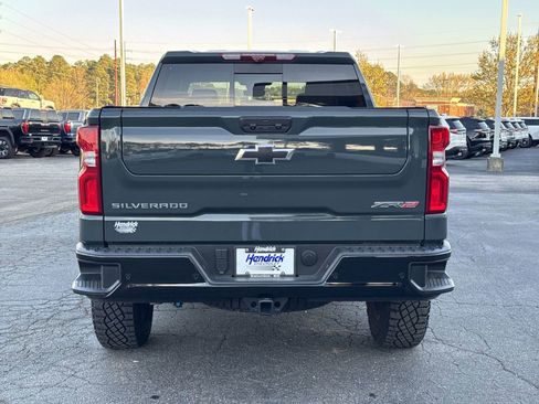 Used 2025 Chevrolet Silverado 1500 ZR2 w/ Technology Package image 9