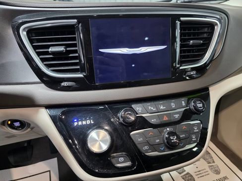 Used 2019 Chrysler Pacifica Touring-L Plus w/ Advanced Safetytec Group FWD image 13