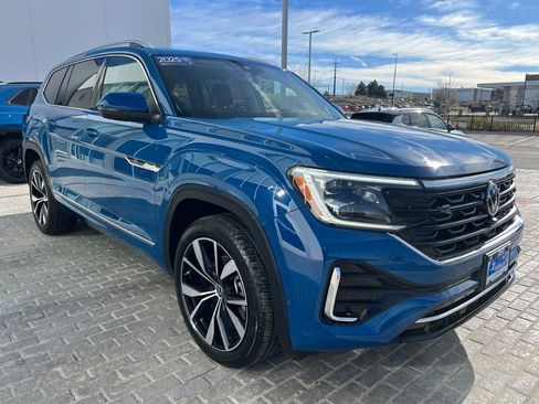 Certified 2025 Volkswagen Atlas SEL Premium R-Line image 9