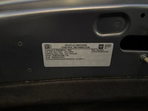 Used 2025 Cadillac XT4 Premium Luxury image 32