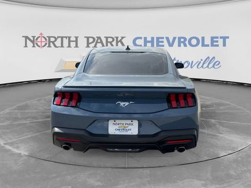 Used 2025 Ford Mustang Premium RWD image 4