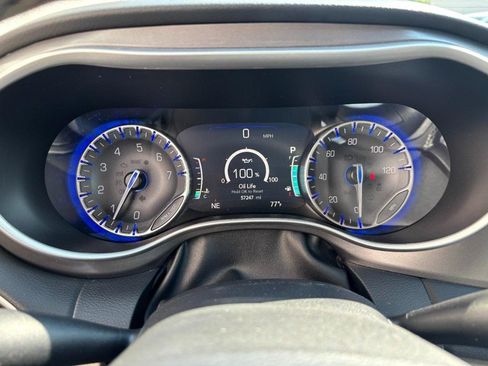 Used 2024 Chrysler Pacifica Touring-L FWD image 23
