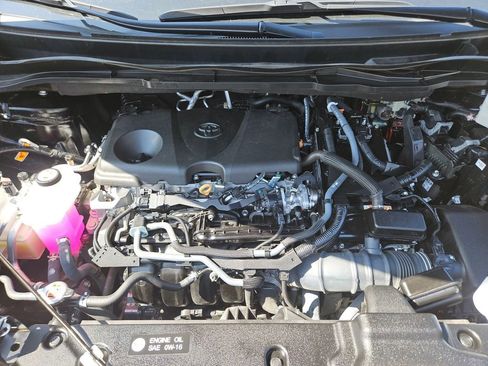 Used 2025 Toyota Sienna LE image 23