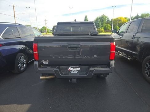 Used 2024 Toyota Tacoma SR5 AWD/4WD image 5