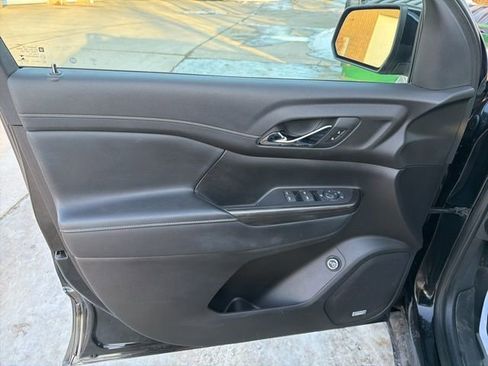 Used 2019 GMC Acadia SLT w/ LPO, Floor Liner Package image 8