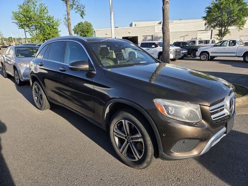 Used 2017 Mercedes-Benz GLC 300 4MATIC image 3