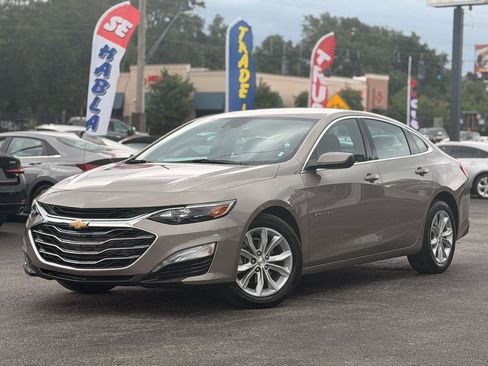 Used 2025 Chevrolet Malibu LT FWD image 1