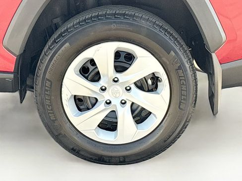Used 2025 Toyota RAV4 LE FWD image 30