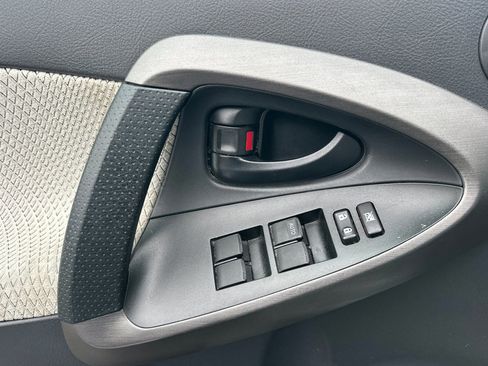 Used 2014 Toyota RAV4 EV image 11