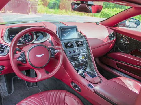 Used 2017 Aston Martin DB11 V12 RWD image 8