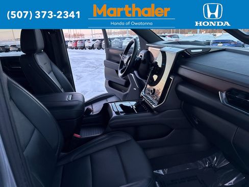 Used 2025 GMC Yukon XL Denali image 23