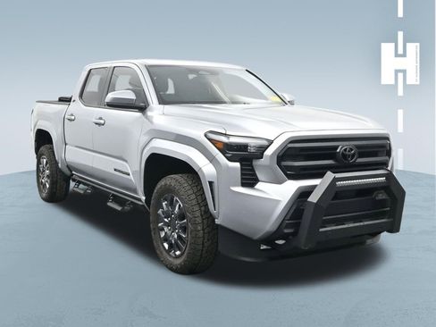 Used 2025 Toyota Tacoma SR5 AWD/4WD image 3