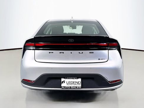 Used 2023 Toyota Prius LE FWD image 5