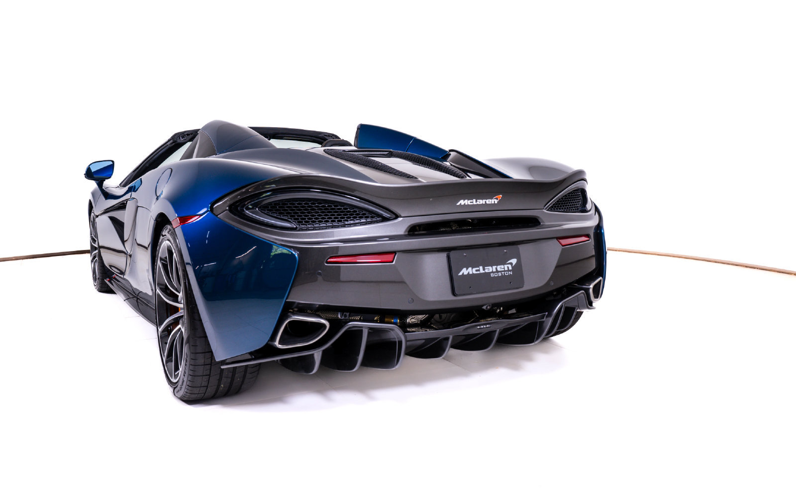Used 2018 McLaren 570S Spider RWD image 14
