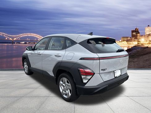 Used 2025 Hyundai Kona SE FWD image 3