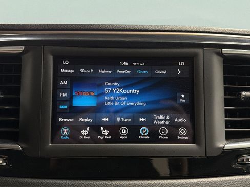 Used 2018 Chrysler Pacifica Touring-L FWD image 25