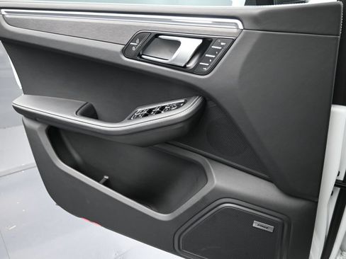 Certified 2025 Porsche Macan GTS AWD/4WD image 25