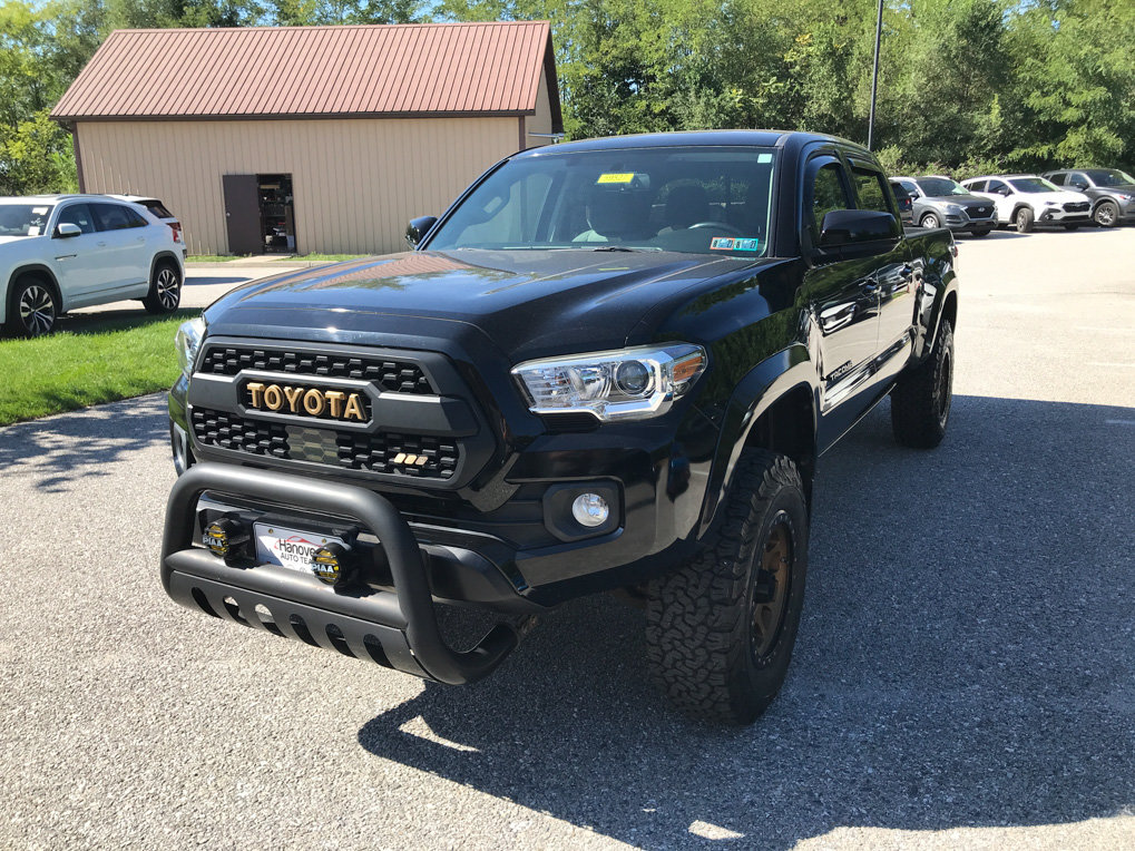 Used 2017 Toyota Tacoma SR5 AWD/4WD image 4