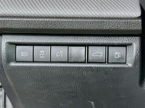 Used 2025 Toyota Camry SE w/ Convenience Package FWD image 17