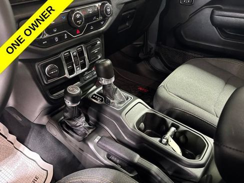 Used 2024 Jeep Gladiator Sport AWD/4WD image 19