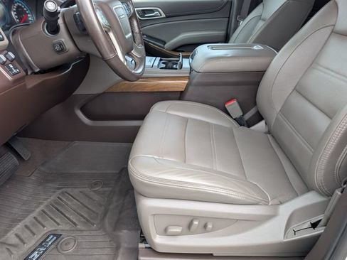 Used 2020 GMC Yukon Denali w/ Denali Premium Package RWD image 17