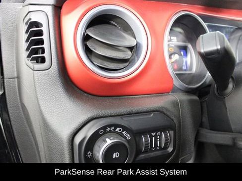 Used 2018 Jeep Wrangler Unlimited Rubicon image 18