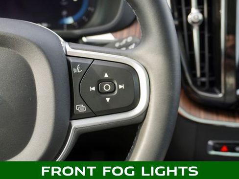 Used 2022 Volvo XC60 B5 Momentum image 23