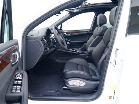 Certified 2026 Porsche Macan AWD/4WD image 18