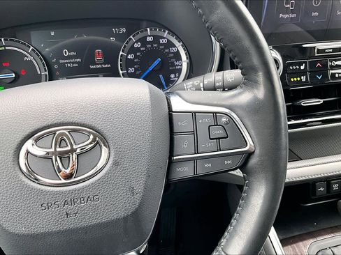 Used 2021 Toyota Highlander Platinum FWD image 25