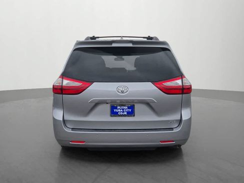 Used 2018 Toyota Sienna XLE w/ XLE Navigation Package FWD image 5