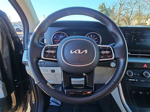 Certified 2023 Kia Carnival LX image 23