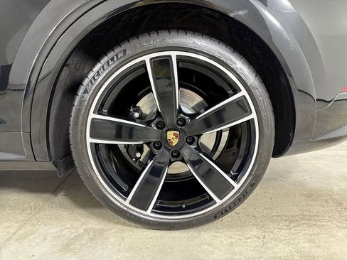 Certified 2023 Porsche Cayenne Turbo AWD/4WD image 14