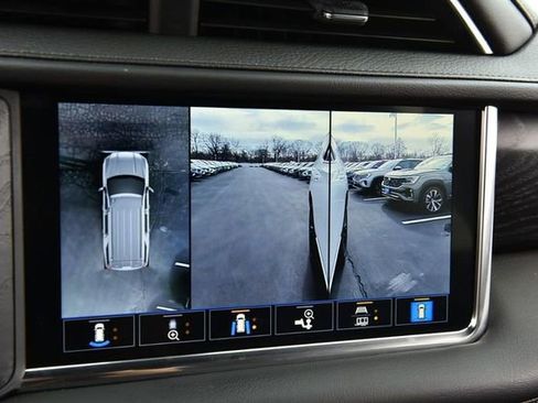 Used 2021 GMC Yukon Denali w/ Denali Premium Package image 15