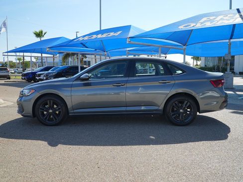 Used 2023 Volkswagen Jetta SE image 10