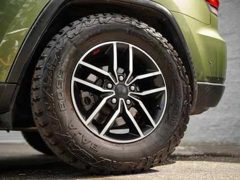 Used 2020 Jeep Grand Cherokee Trailhawk w/ Interior Metal Package image 19