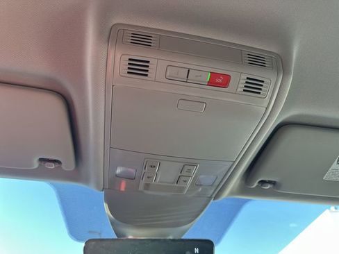 Certified 2025 Volkswagen Taos SE image 27