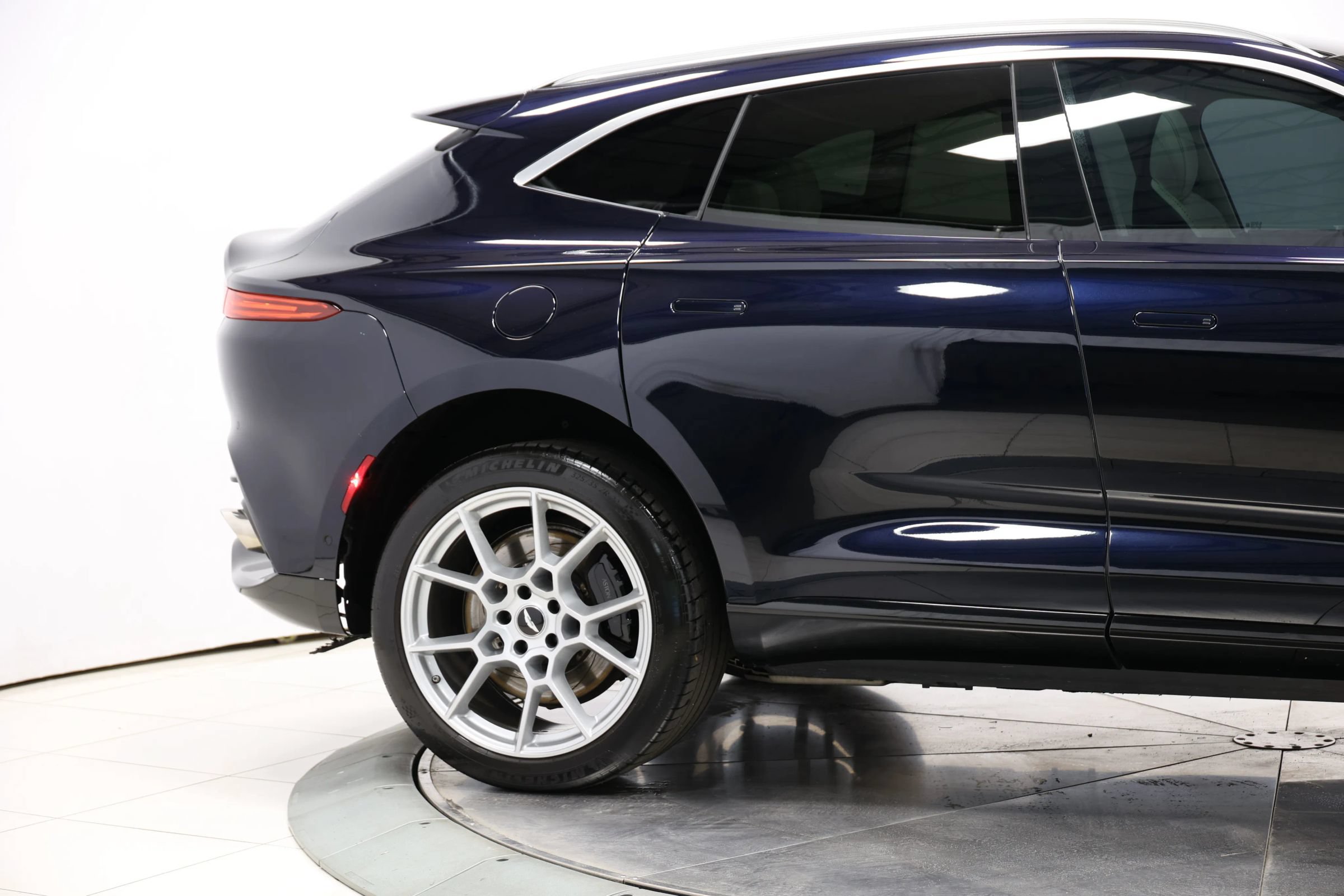 Used 2021 Aston Martin DBX AWD/4WD image 63