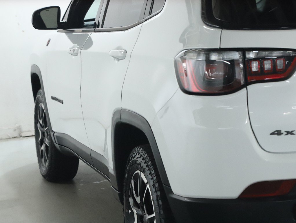 Used 2025 Jeep Compass Trailhawk AWD/4WD image 40