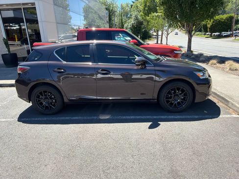 Used 2011 Lexus CT 200h Premium w/ Leather Pkg FWD image 4
