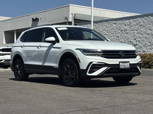 Certified 2024 Volkswagen Tiguan SE FWD image 7