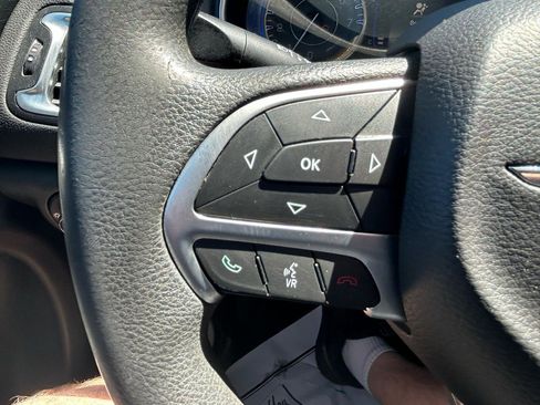 Used 2015 Chrysler 200 Limited FWD image 18