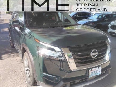 Used 2025 Nissan Pathfinder SL FWD image 1