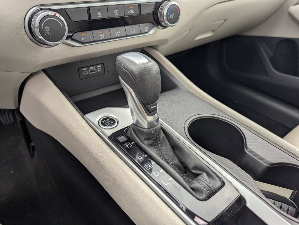 Used 2025 Nissan Altima 2.5 SV FWD image 12