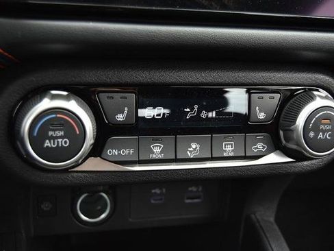 New 2025 Nissan Versa SR w/ Trunk Package image 14